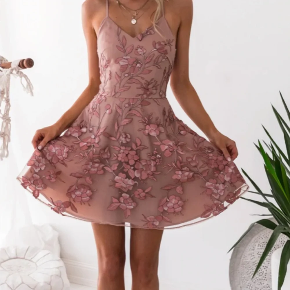 Two Sisters Jaus Women’s The Sassy Dress - Picture 1 of 14